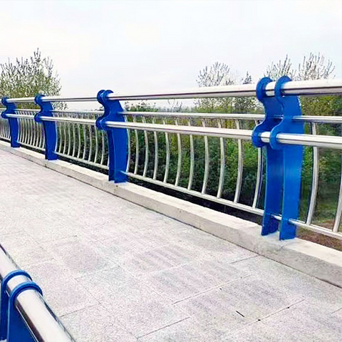 High Quality Customizable Hot Dip Galvanized Steel Guardrails Diamond Grade Reflective IP67 Protection for Highway Bridge River