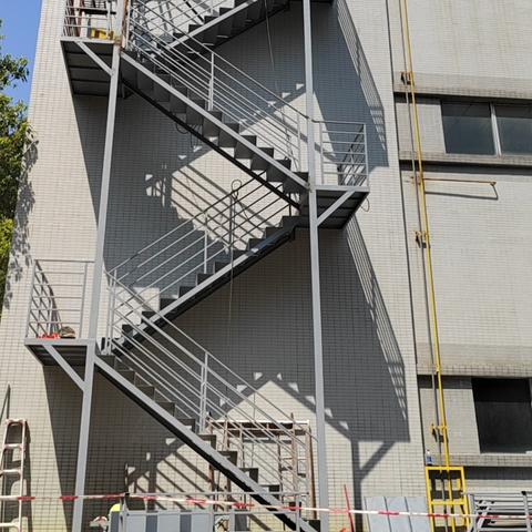 Customizable Color Prefab High Quality Hot Dip Galvanized Carbon Steel Fire Escape Stairs