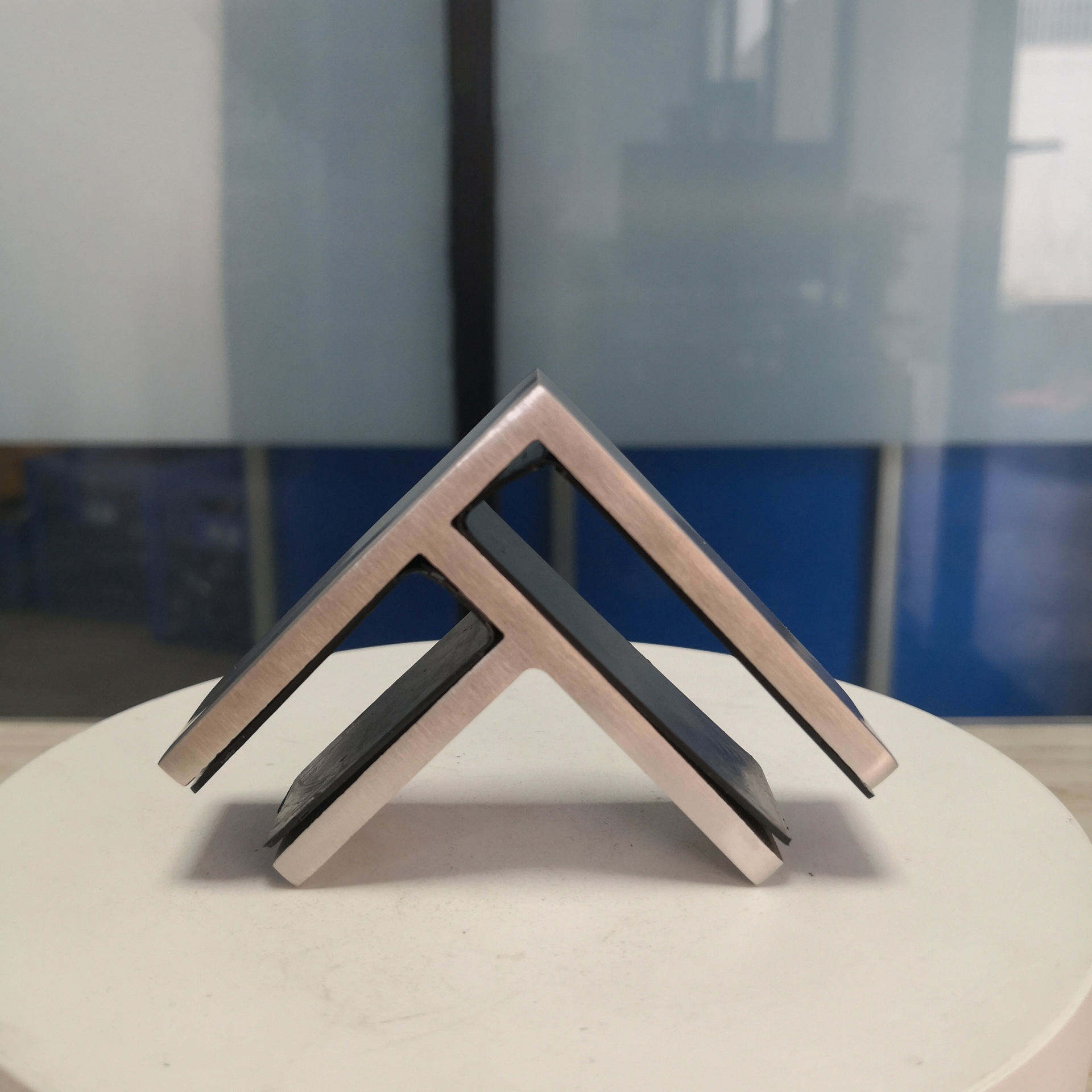 Hot Sales New Design 90 Degree Corner Glass Clamp Stainless Steel Clips for Glass Railing