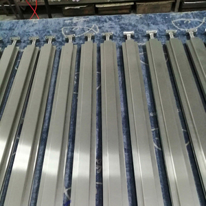 Polished Stainless Steel T-Spigot Glass Railing System with Tall Clamp Bracket