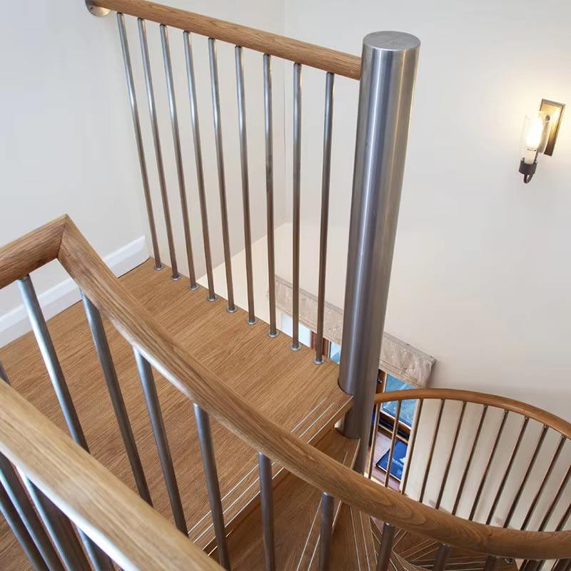 Modernity Residence Indoor Black Steel Structure Wood Tread Curved Stairs With Steel Balustrades