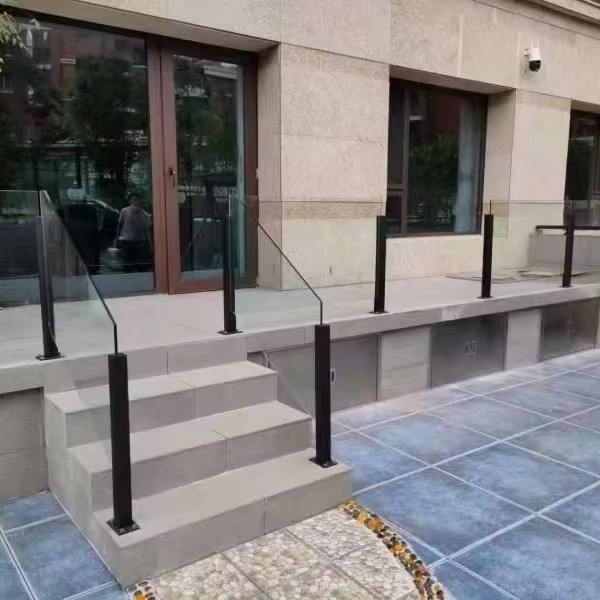 Modern Simple Stainless Steel Glass Panel Post with Balustrade Clamp for Interior and Exterior Railing for Balcony Garden