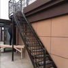 China Manufacturer Staircase Metal Stringer Floating Stairs Indoor Central Straight Riser for Small Spaces