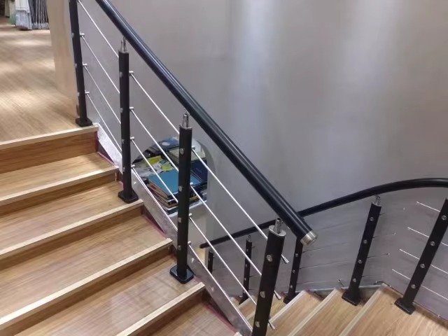 Modern Indoor/Outdoor Black Wire Stainless Steel Stair Cable Balustrade Railing Design for Villa and Hospital