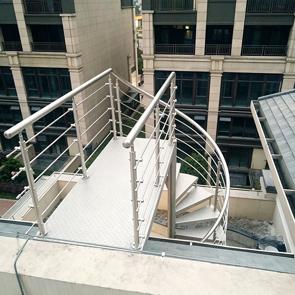 Modernity Residence Indoor Black Steel Structure Wood Tread Curved Stairs With Steel Balustrades