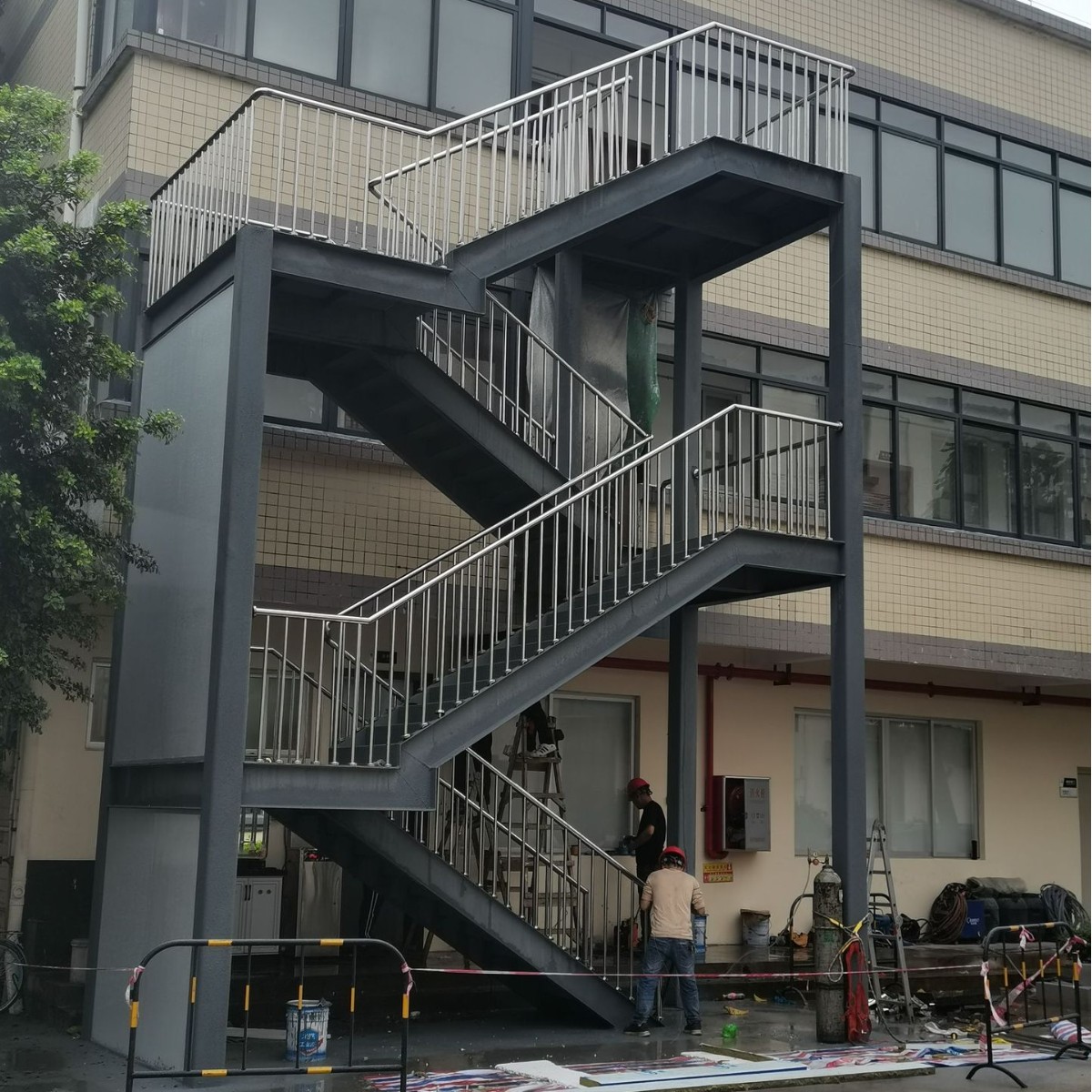 Outdoor Staircase Metal Stairs With Rod Bar Railing Carbon Steel Straight Staircase