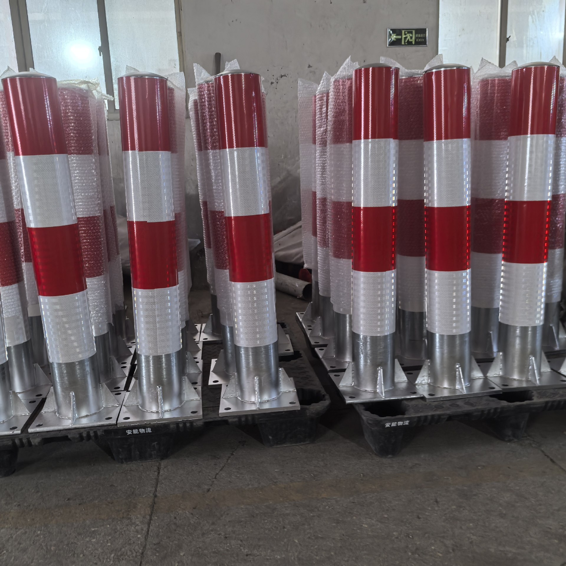 Custom Height Stainless Steel Safety Bollards, Road Warning Barriers for Safety Lanes, Schools, Kindergartens Pedestrian Areas